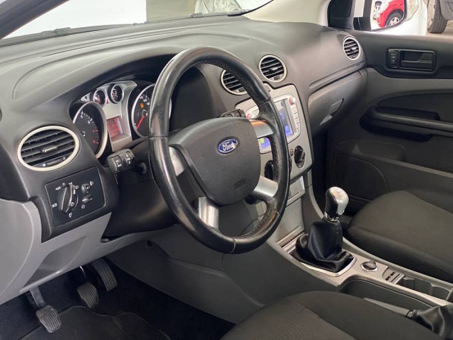 FORD - FOCUS - 2013/2013 - Branca - R$ 48.900,00