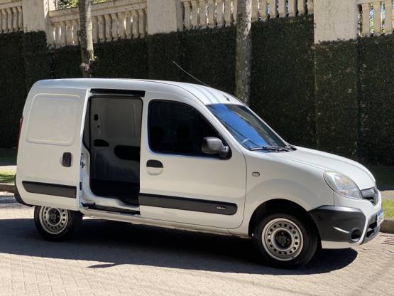 RENAULT - KANGOO - 2014/2015 - Branca - R$ 46.900,00