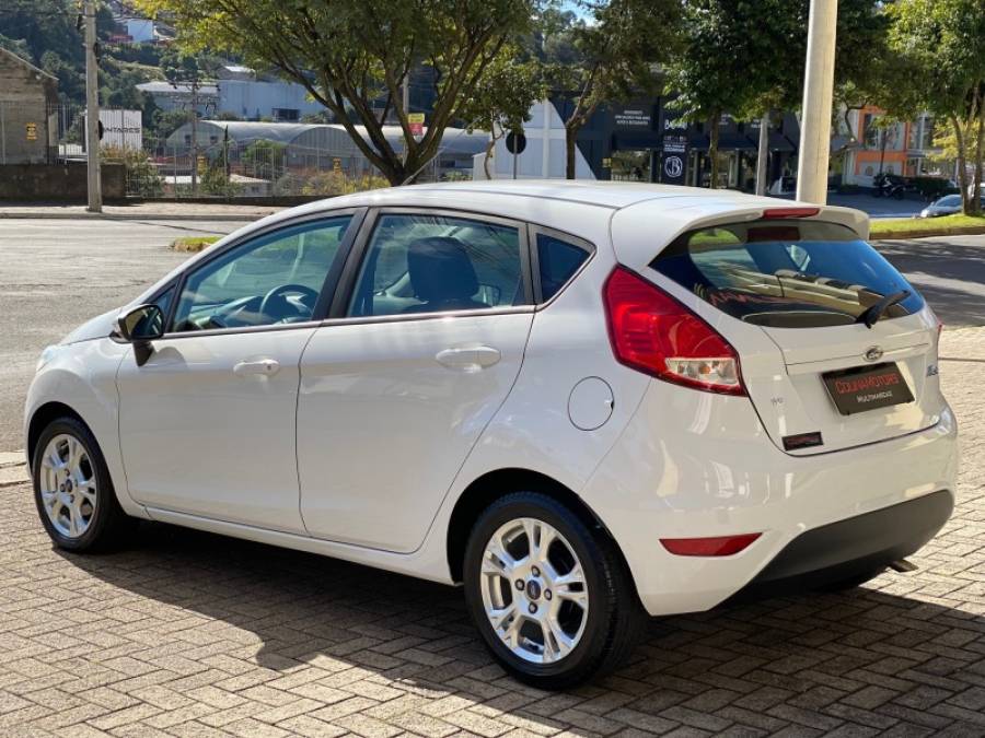 FORD - FIESTA - 2014/2014 - Branca - R$ 46.900,00