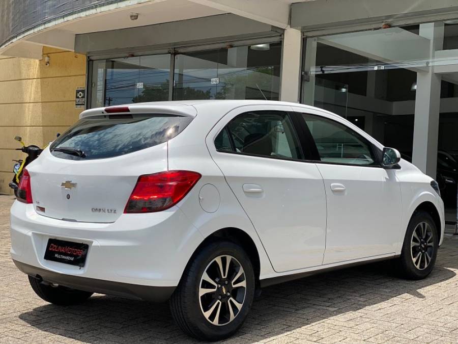 CHEVROLET - ONIX - 2015/2015 - Branca - R$ 53.900,00
