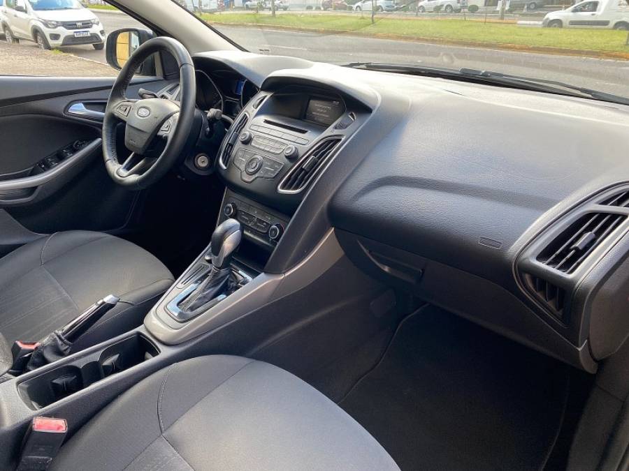 FORD - FOCUS - 2016/2016 - Preta - R$ 59.900,00