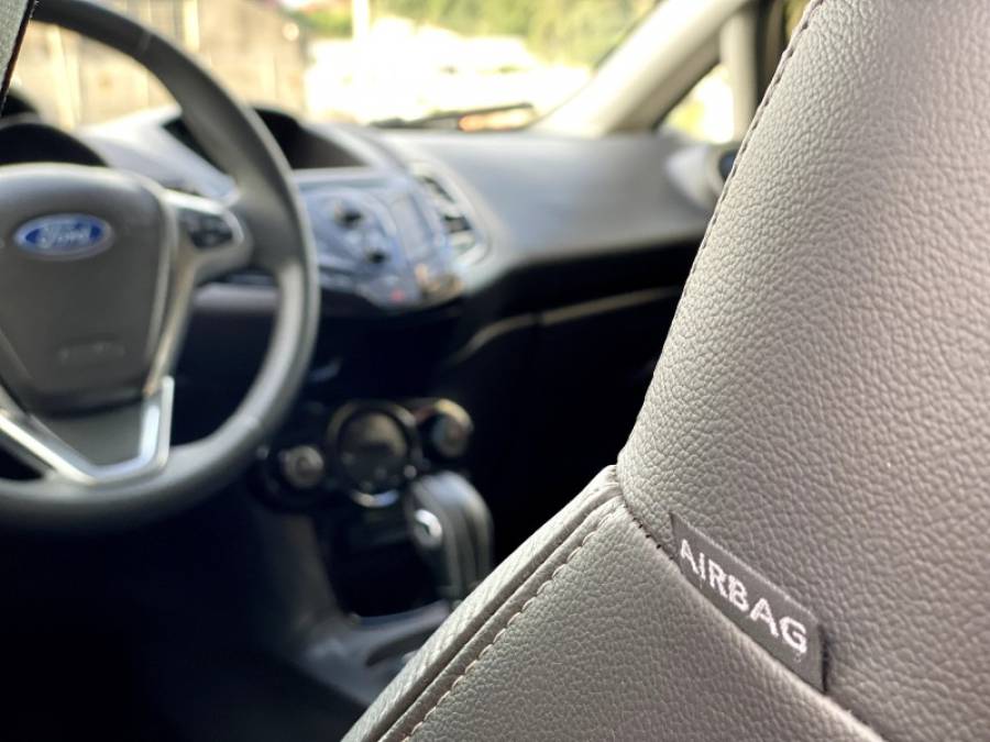 FORD - FIESTA - 2014/2014 - Preta - R$ 45.900,00