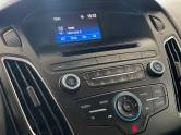 FORD - FOCUS - 2015/2016 - Preta - R$ 59.900,00
