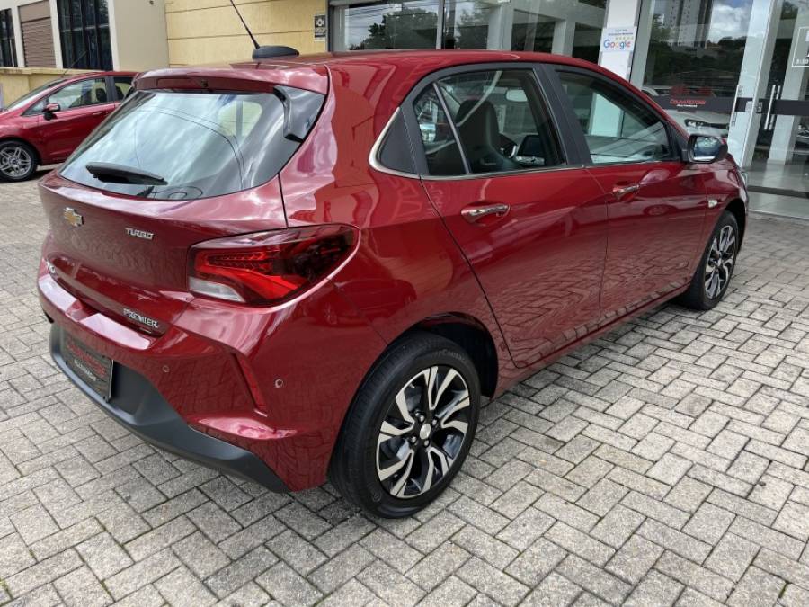 CHEVROLET - ONIX - 2023/2024 - Vermelha - R$ 98.900,00
