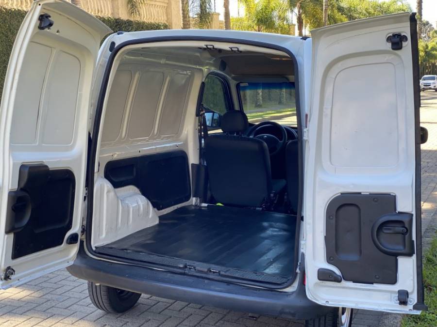 RENAULT - KANGOO - 2014/2015 - Branca - R$ 46.900,00