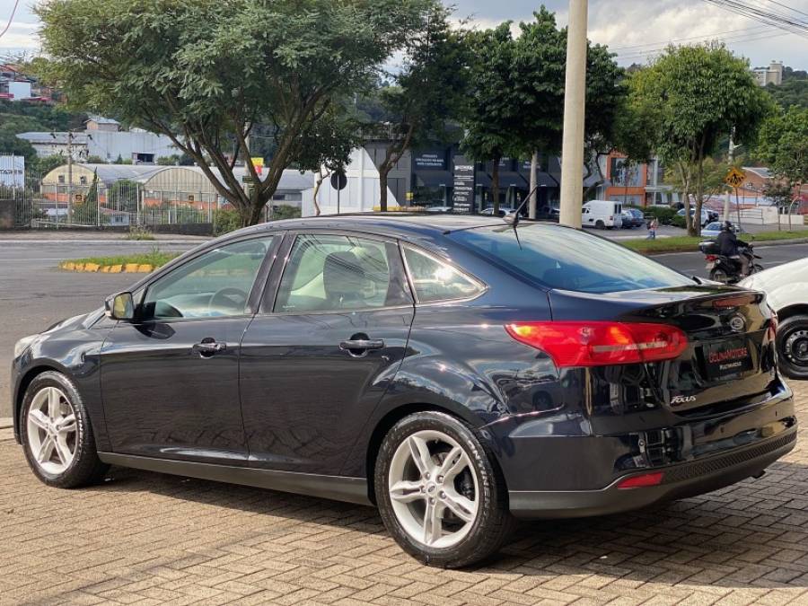 FORD - FOCUS - 2016/2016 - Preta - R$ 57.900,00