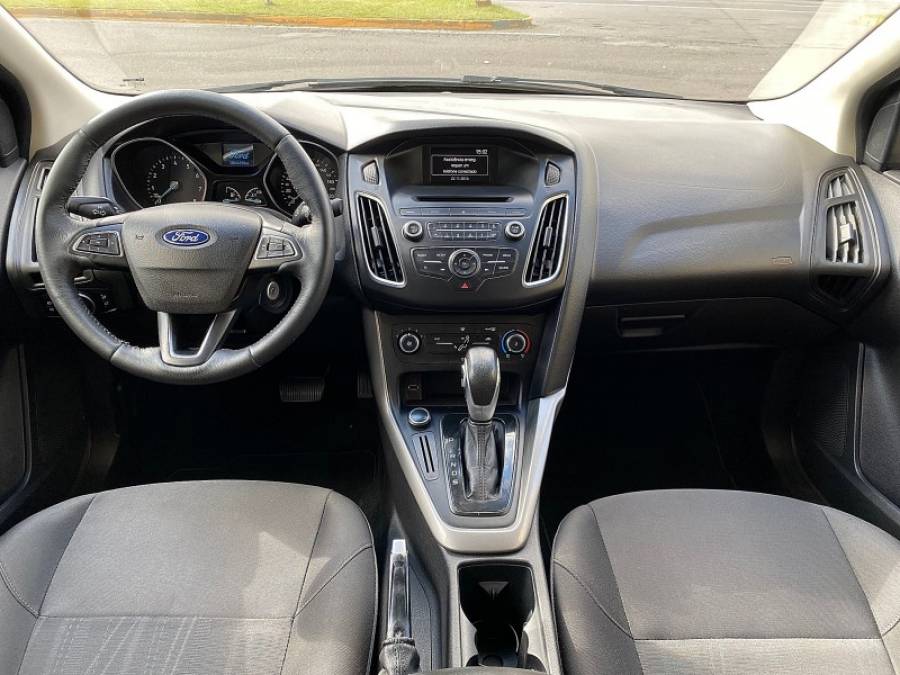 FORD - FOCUS - 2015/2016 - Preta - R$ 59.900,00